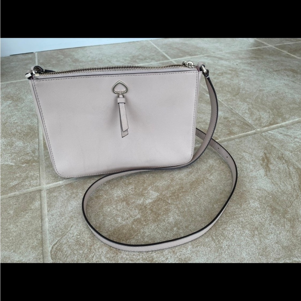 Kate Spade New York Adel Crossbody warm beige Blush top zip medium Euc leather